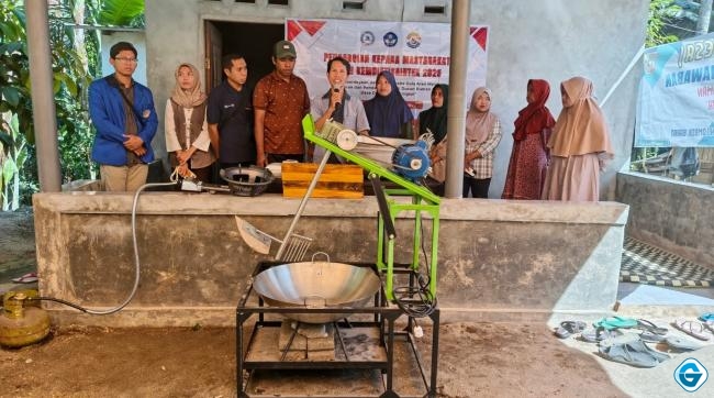 Tim PkM Universitas Teknologi Mataram Bantu UMKM Gula Aren Duman Utara Naik Kelas, Dari Tungku Tradisional ke Mesin Listrik