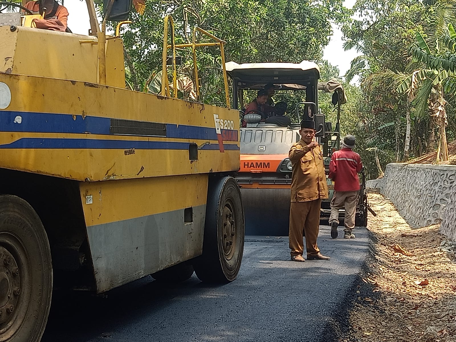 Penantian Hampir Satu Dekade, Perjuangan Kades Duman Berbuah Manis: Pengaspalan Hotmix Jalan Kabupaten Penghubung Tiga Dusun Resmi Direalisasikan Bupati Lombok Barat